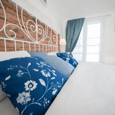 Old Town, 3 Bdr Penthouse, 100 M2 With Terrace Butas *